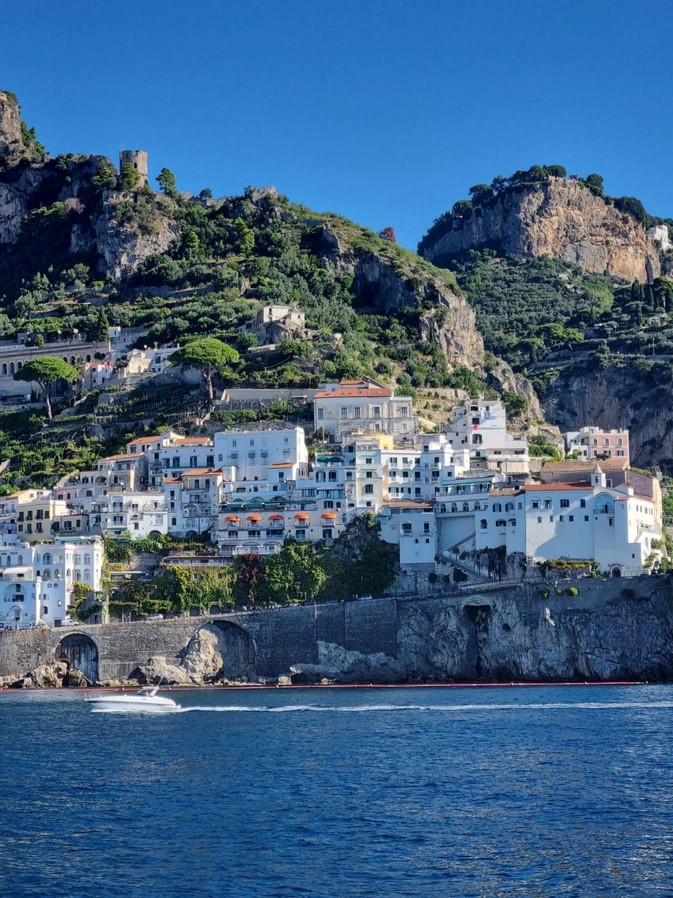 Perché visitare Amalfi: il gioiello della Costiera Amalfitana che conquista ogni viaggiatore